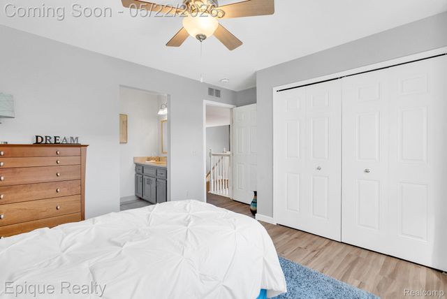 819 Pine Ridge Avenue, Oxford Charter Township, MI 48371