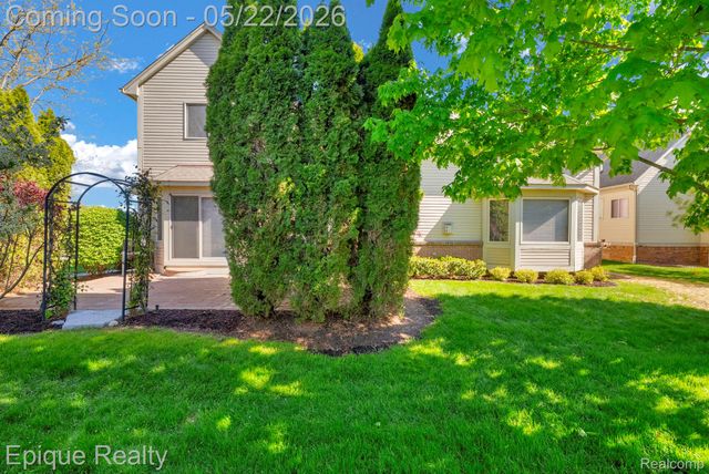 819 Pine Ridge Avenue, Oxford Charter Township, MI 48371
