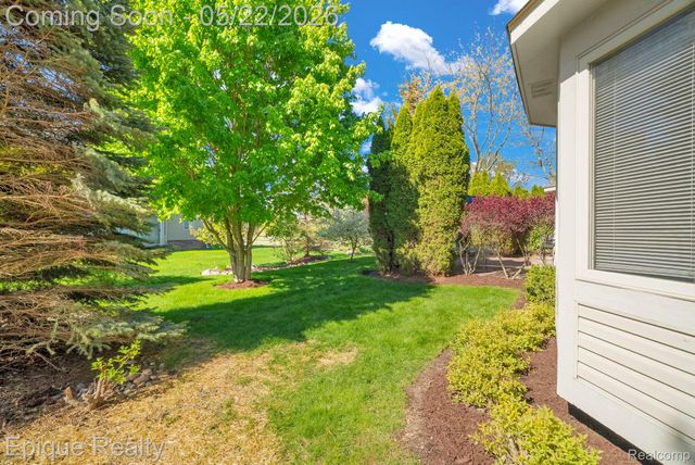 819 Pine Ridge Avenue, Oxford Charter Township, MI 48371