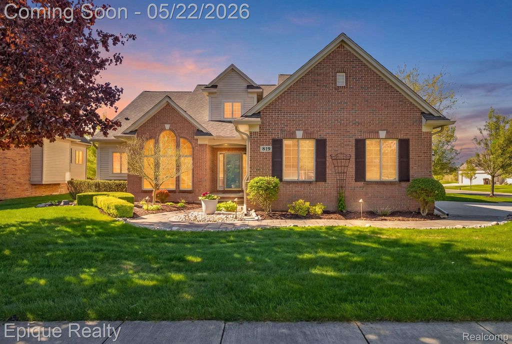 819 Pine Ridge Avenue, Oxford Charter Township, MI 48371
