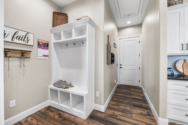 598 Virgil Way, Castroville, TX 78009