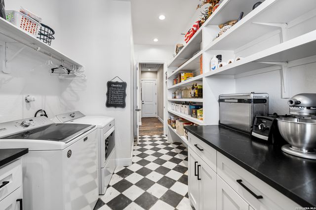 598 Virgil Way, Castroville, TX 78009