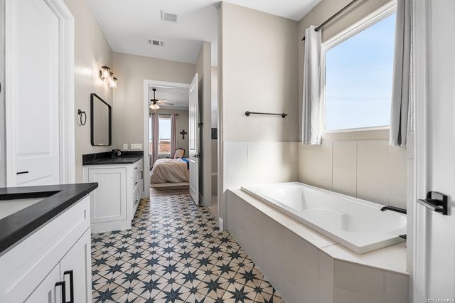 598 Virgil Way, Castroville, TX 78009