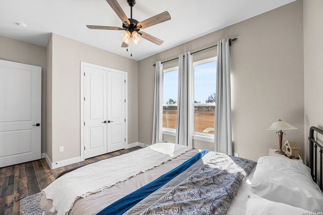 598 Virgil Way, Castroville, TX 78009