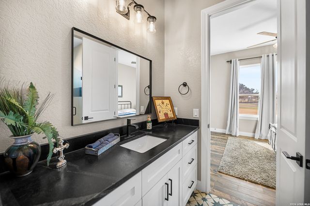 598 Virgil Way, Castroville, TX 78009