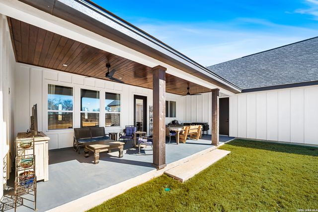 598 Virgil Way, Castroville, TX 78009