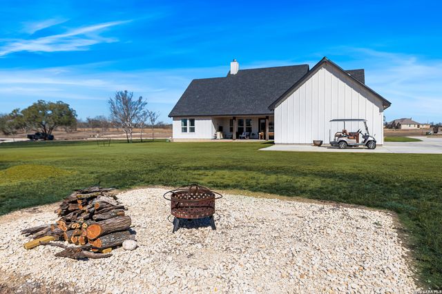 598 Virgil Way, Castroville, TX 78009