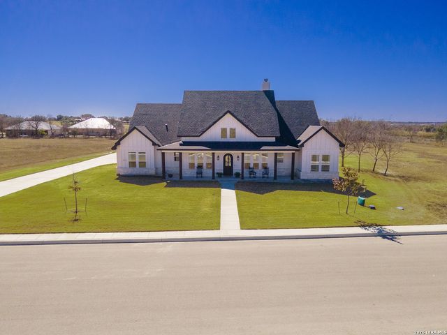 598 Virgil Way, Castroville, TX 78009