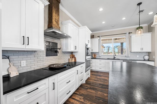 598 Virgil Way, Castroville, TX 78009