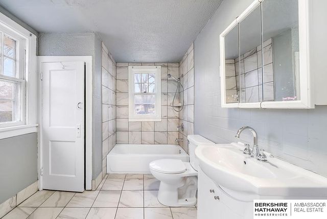 5324 N 46 Street, Omaha, NE 68104