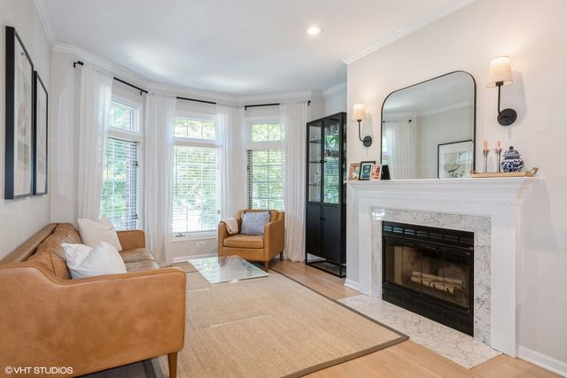 1445 W MELROSE Street 1, Chicago, IL 60657