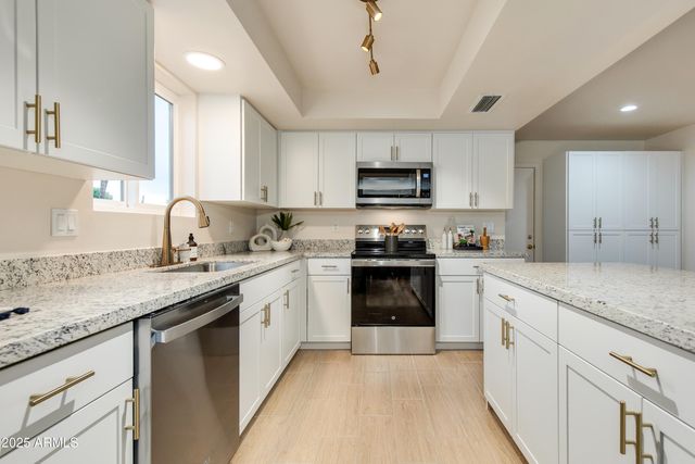 10430 E CHESTNUT Drive, Sun Lakes, AZ 85248