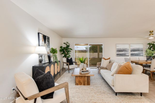 10430 E CHESTNUT Drive, Sun Lakes, AZ 85248