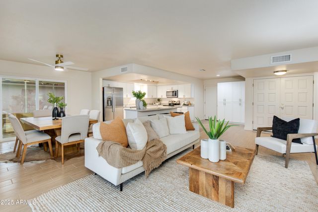 10430 E CHESTNUT Drive, Sun Lakes, AZ 85248