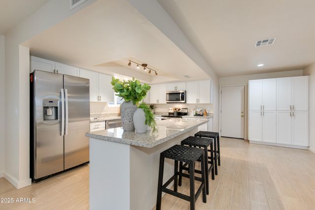 10430 E CHESTNUT Drive, Sun Lakes, AZ 85248