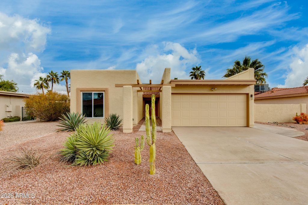 10430 E CHESTNUT Drive, Sun Lakes, AZ 85248