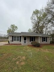 303 Lee Road 0942, Smiths Station, AL 36877