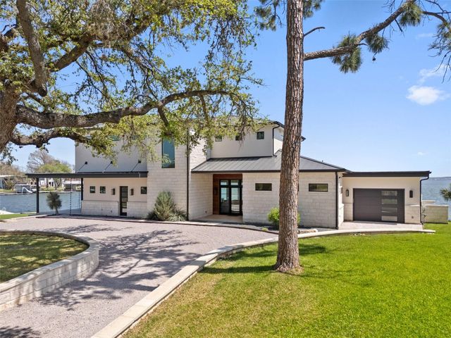 421 Hillview DR, Granite Shoals, TX 78654