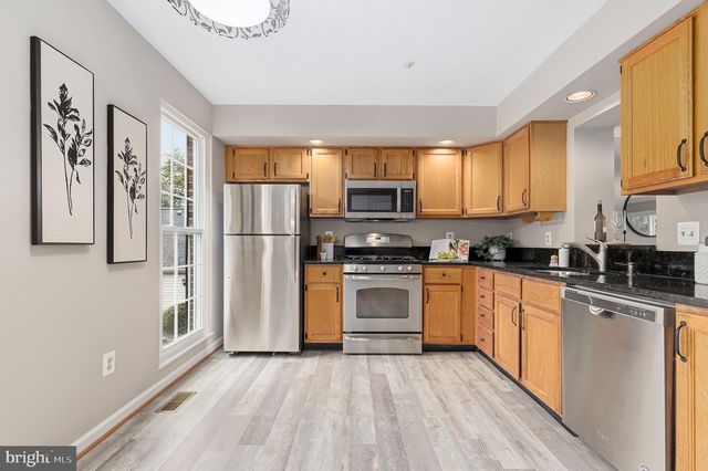 8 WINTER GARDEN CT, Olney, MD 20832