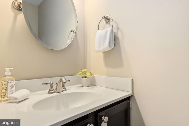 8 WINTER GARDEN CT, Olney, MD 20832
