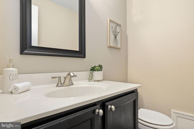 8 WINTER GARDEN CT, Olney, MD 20832