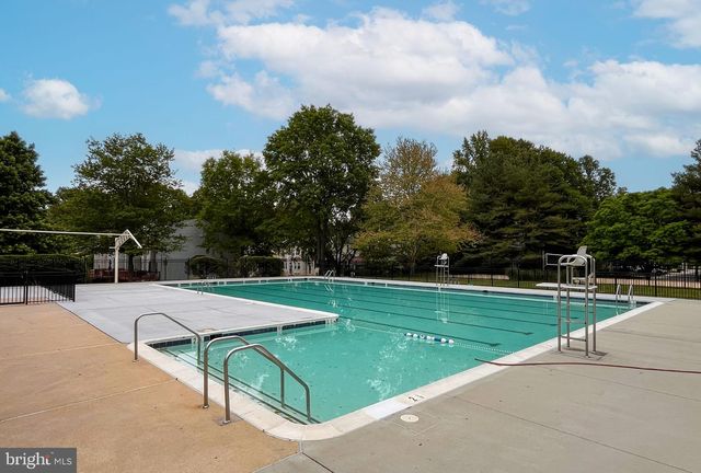 8 WINTER GARDEN CT, Olney, MD 20832