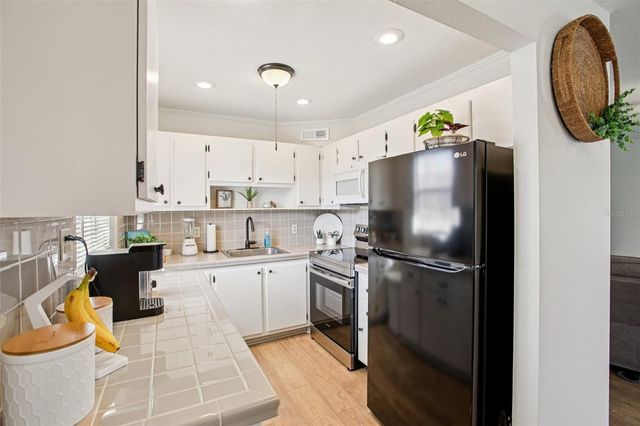 202 BEDFORD TRAIL 116, Sun City Center, FL 33573