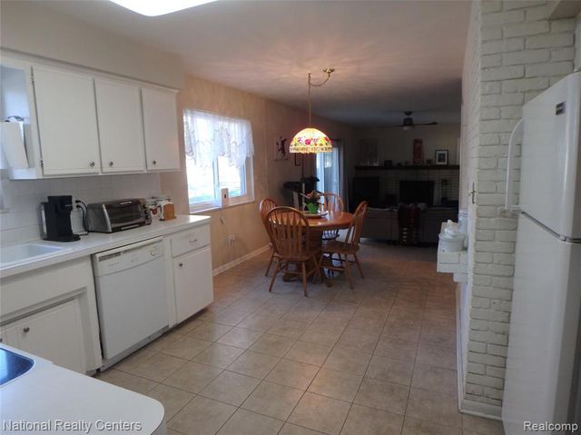 3522 Lorena Drive, Waterford, MI 48329