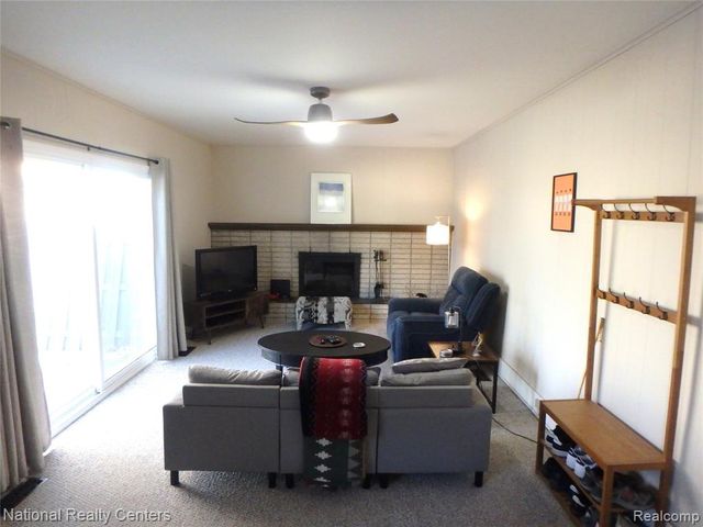 3522 Lorena Drive, Waterford, MI 48329