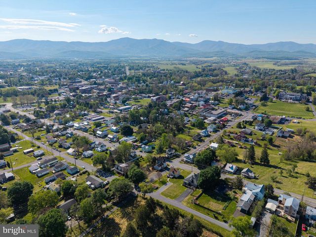 330 MECHANIC ST, Luray, VA 22835