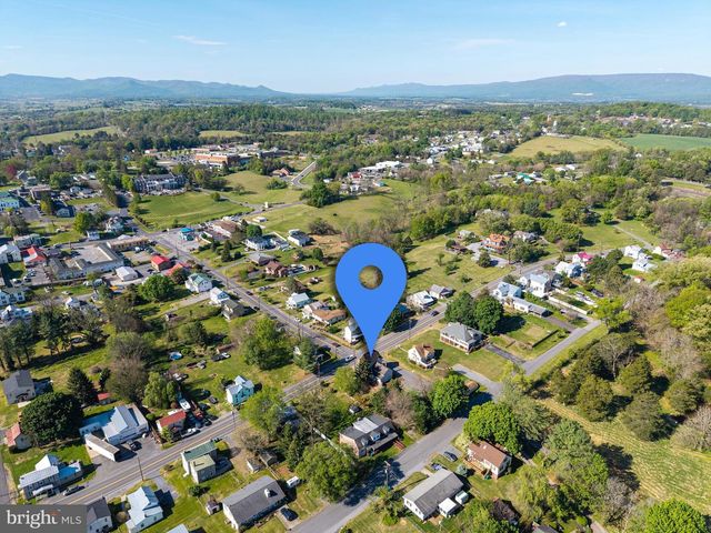 330 MECHANIC ST, Luray, VA 22835