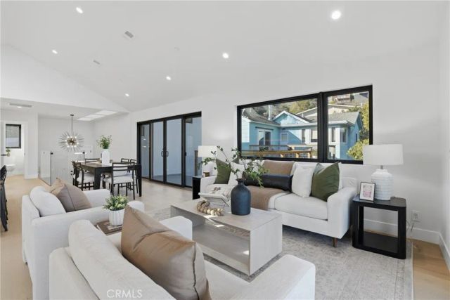 526 Klamath Street, Brisbane, CA 94005