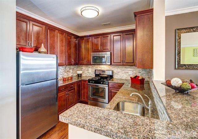 175 W Main Street 423, Somerville, NJ 08876