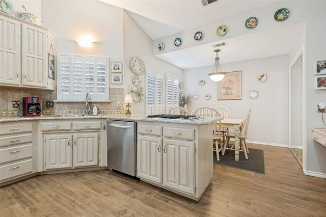 1212 Boardwalk Street, Arlington, TX 76011