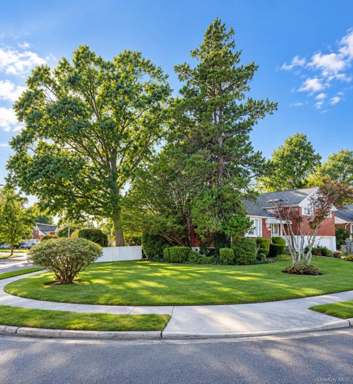 47 Felice Crescent, Hicksville, NY 11801 — photo 3