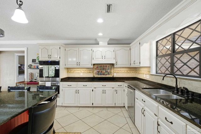 6000 Cheyenne Dr, Milton, FL 32570