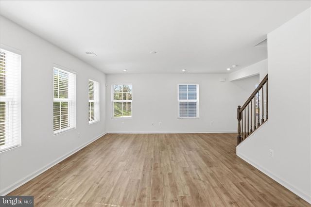 462 LUDGATE MNR, Falling Waters, WV 25419