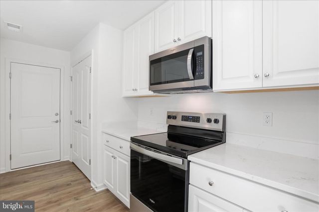 462 LUDGATE MNR, Falling Waters, WV 25419