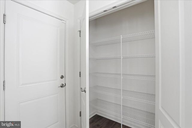 462 LUDGATE MNR, Falling Waters, WV 25419