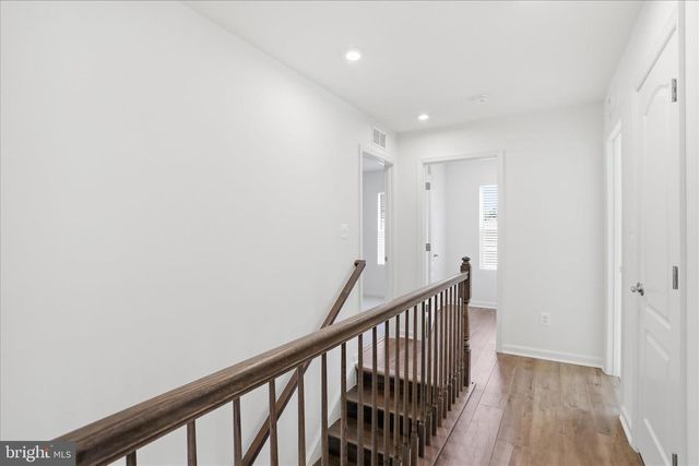 462 LUDGATE MNR, Falling Waters, WV 25419