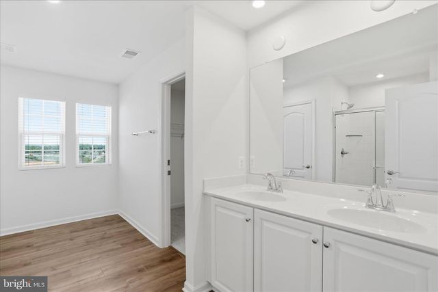 462 LUDGATE MNR, Falling Waters, WV 25419