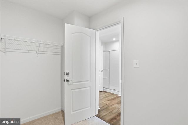 462 LUDGATE MNR, Falling Waters, WV 25419