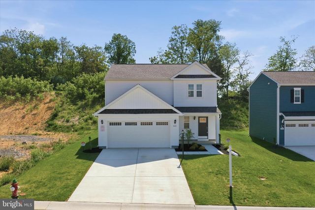 462 LUDGATE MNR, Falling Waters, WV 25419