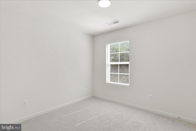 462 LUDGATE MNR, Falling Waters, WV 25419