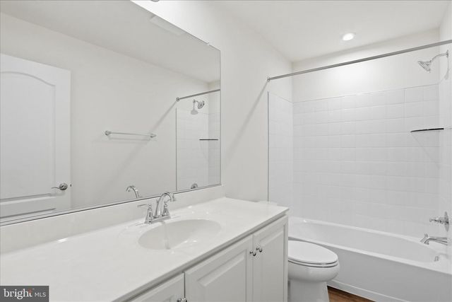 462 LUDGATE MNR, Falling Waters, WV 25419