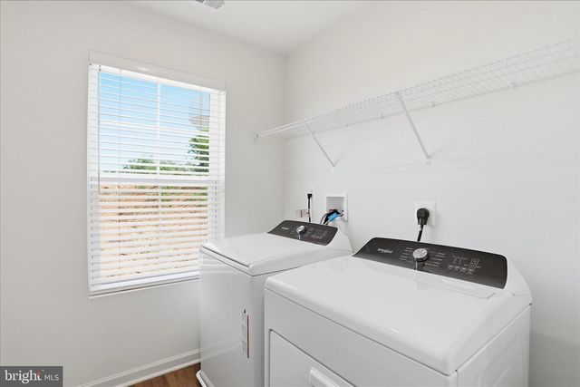 462 LUDGATE MNR, Falling Waters, WV 25419