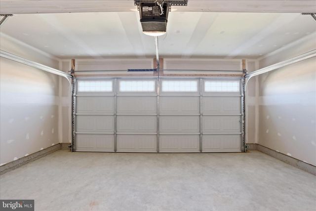 462 LUDGATE MNR, Falling Waters, WV 25419