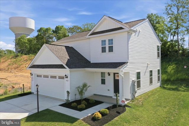 462 LUDGATE MNR, Falling Waters, WV 25419