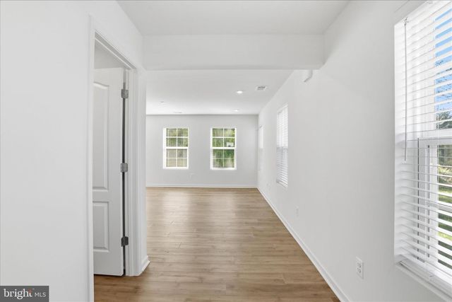 462 LUDGATE MNR, Falling Waters, WV 25419