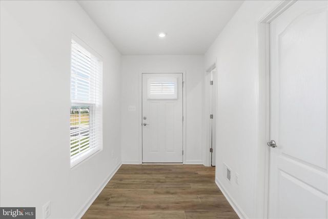 462 LUDGATE MNR, Falling Waters, WV 25419